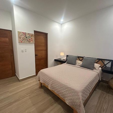 Private Fully Furnished Home At Wide Mouth Frog Hostel ケポス エクステリア 写真