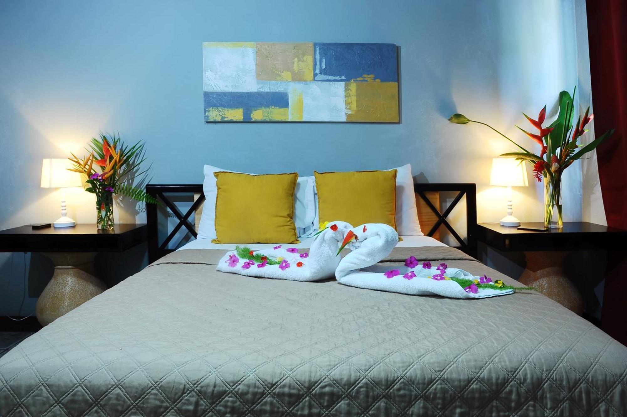 Private Fully Furnished Home At Wide Mouth Frog Hostel ケポス エクステリア 写真