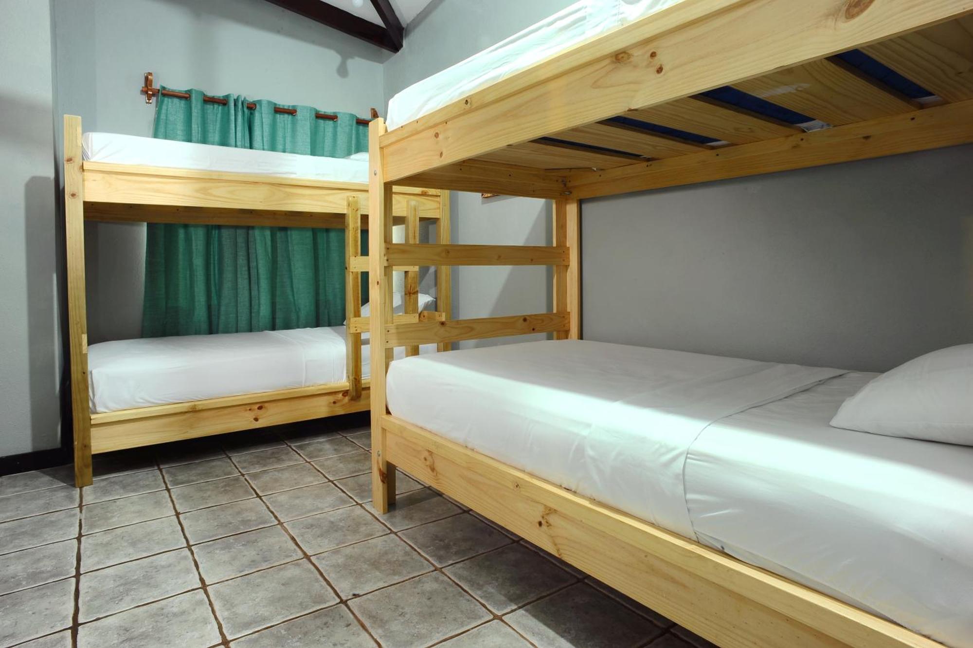 Private Fully Furnished Home At Wide Mouth Frog Hostel ケポス エクステリア 写真