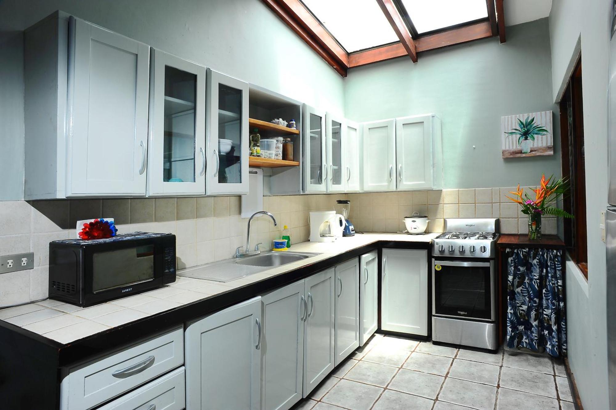 Private Fully Furnished Home At Wide Mouth Frog Hostel ケポス エクステリア 写真
