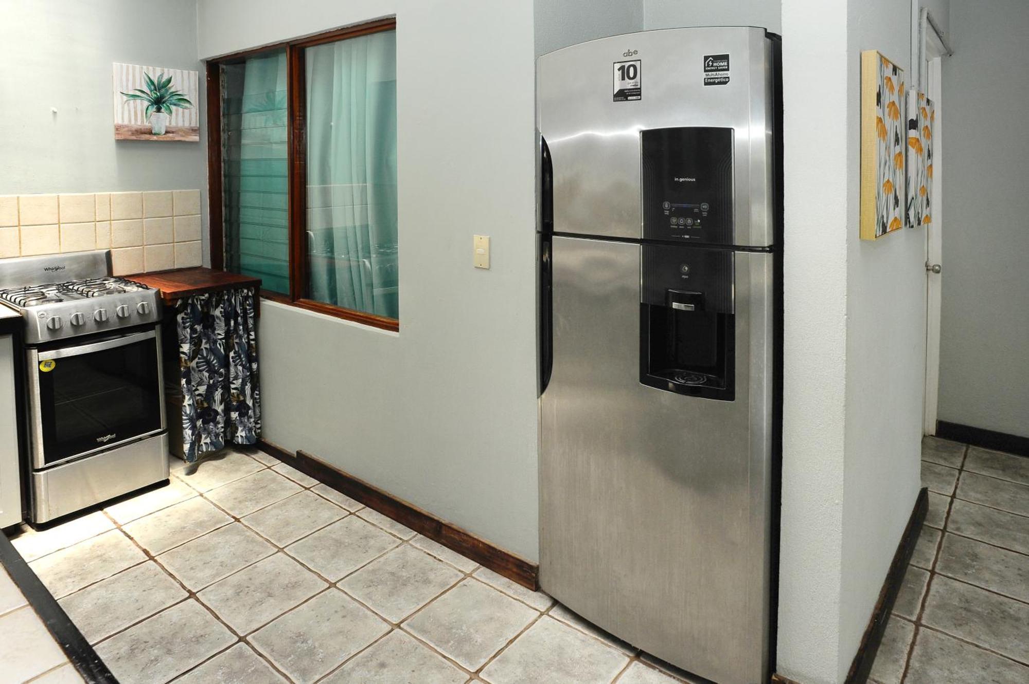 Private Fully Furnished Home At Wide Mouth Frog Hostel ケポス エクステリア 写真