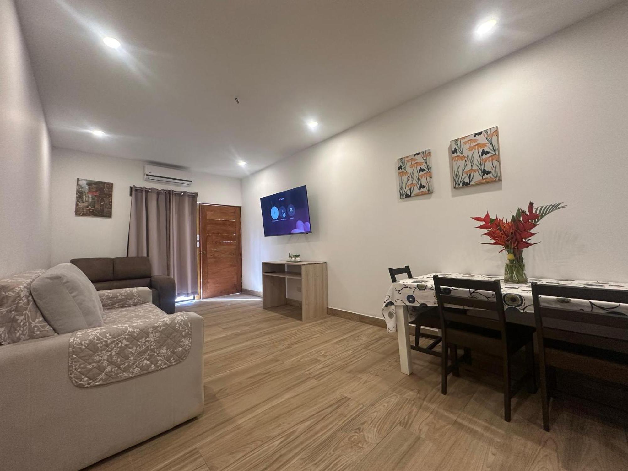 Private Fully Furnished Home At Wide Mouth Frog Hostel ケポス エクステリア 写真
