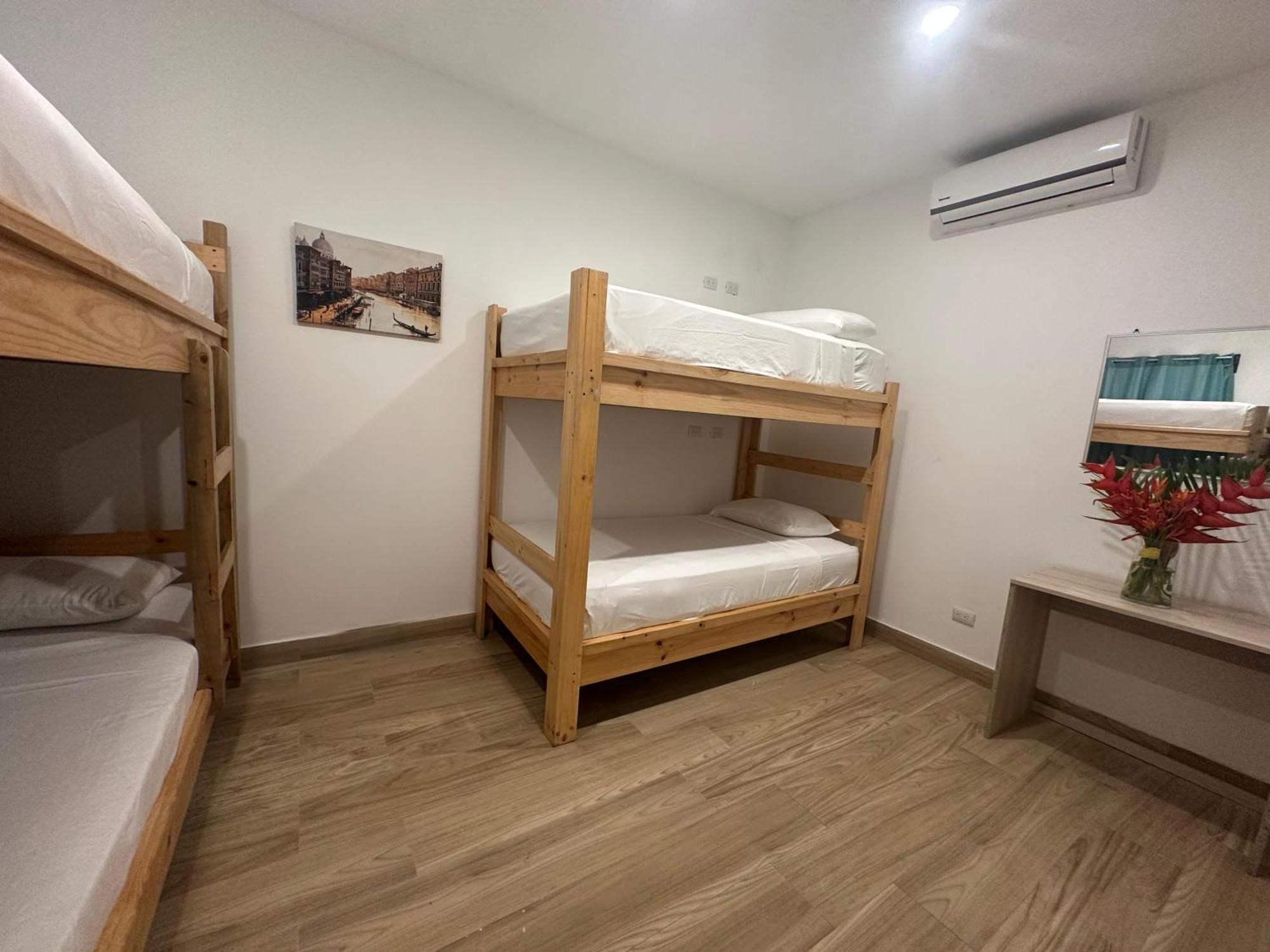 Private Fully Furnished Home At Wide Mouth Frog Hostel ケポス エクステリア 写真